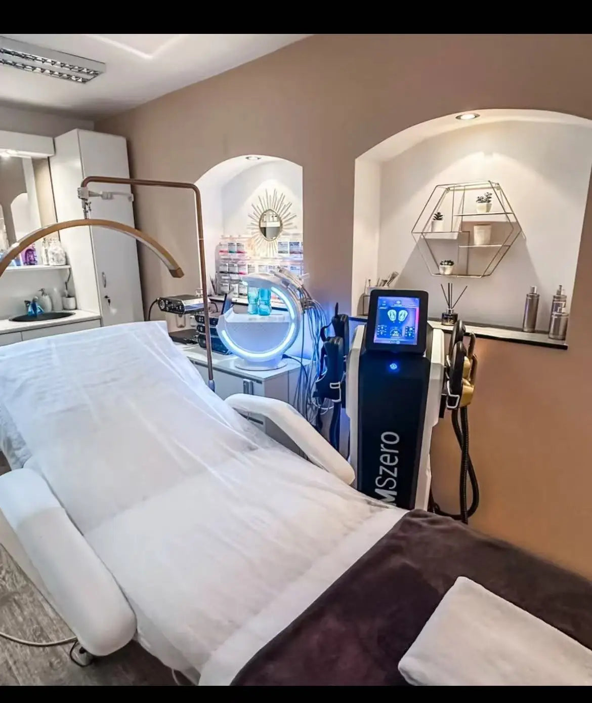 2025 EMS Shaping and Beauty Device EMSZERO RF Technology Electromagnetic Fat Removal 6500W Muscle Stimulating Machine