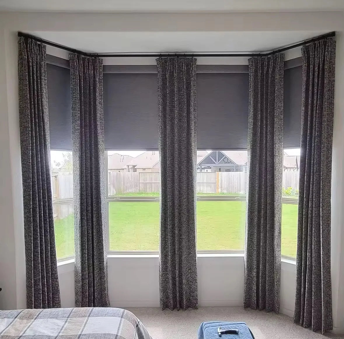 Decopedia Roller Blinds for Windows Motorized Cordless Smart Window Blinds Blackout Roller Day and Night Curtain for Living Room